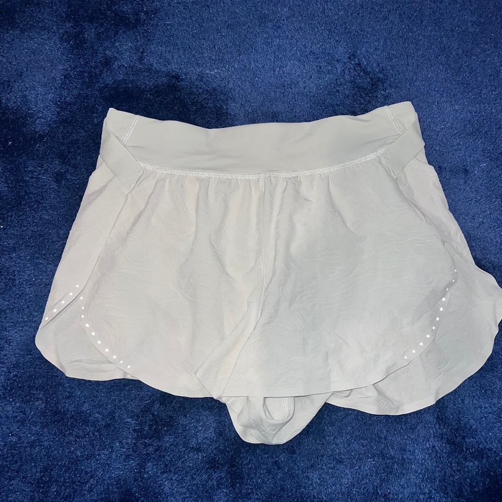 LIKE NEW LULULEMON Women's Fast and Free Running Shorts Textured Off-White